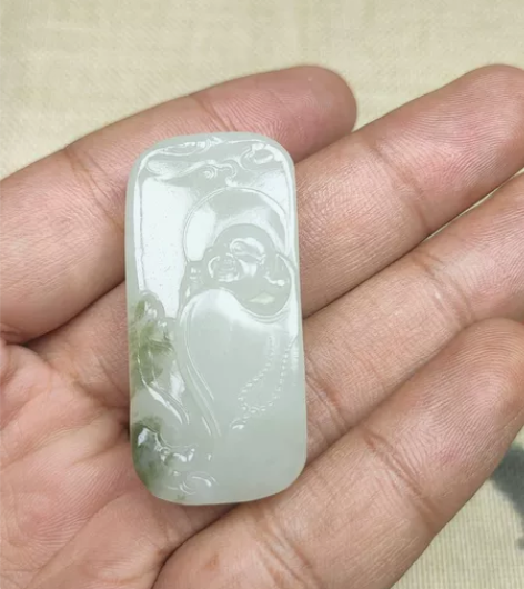 新疆和田玉弥勒佛带翠玉雕挂件 感兴趣的话点...