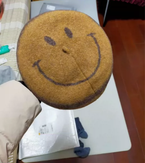 羊毛贝雷帽 质感很好，全新，实物饱和度低一...