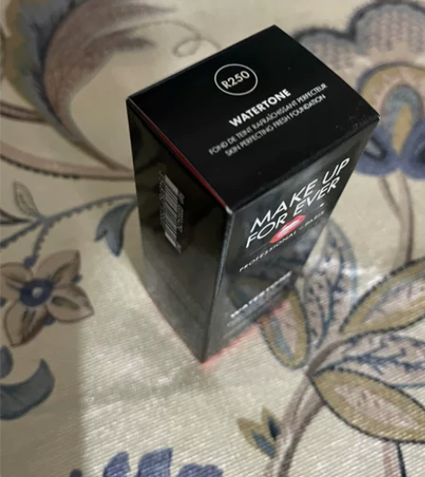 玫珂菲水润养肤粉底液，太多粉底不想继续吃灰...