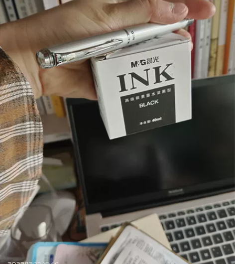 晨光钢笔和墨水九成新，买来用过几次后闲置了...