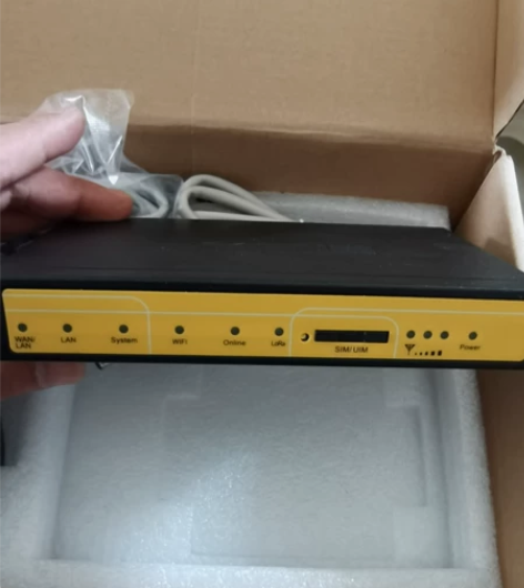 四信网关路由器，大功率路由器。型号F892...