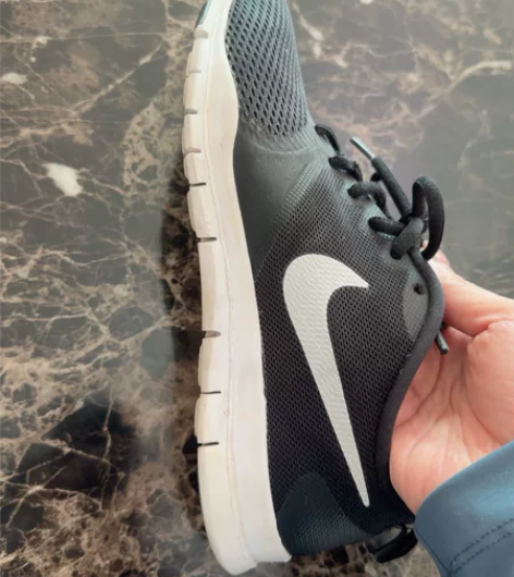 耐克轻巧透气，暖脚运动鞋，鞋型yyd 感兴...