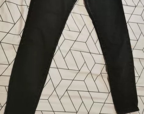 黑色紧身牛仔裤，版型很好，适合110以下女...