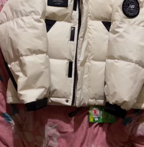 pt莆田新百伦勋章羽绒服s码男女通用顶级版...