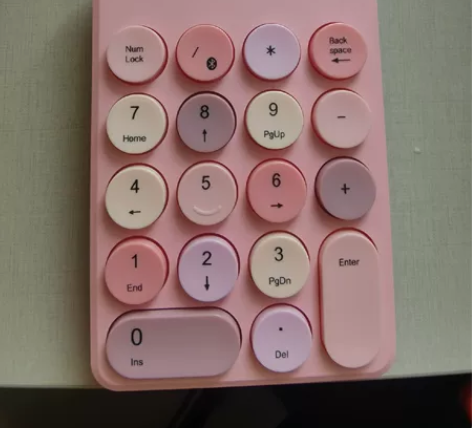 蓝牙数字键盘，为出差输数字方便买的，结果电...