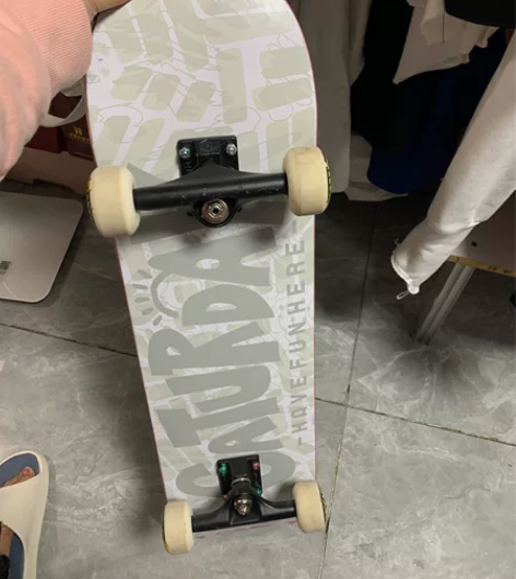 dbh滑板 新旧程度如图。就玩了几天 ...