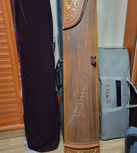 古筝 不是敦煌正品 音色没问题的，比较清亮...