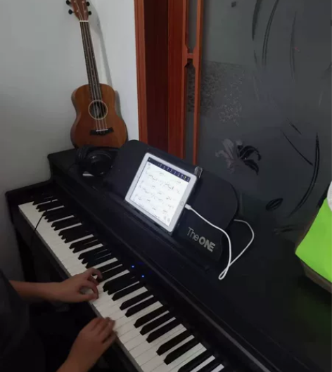 钢琴，七成新，可连接电脑可纠错音，六千五入...