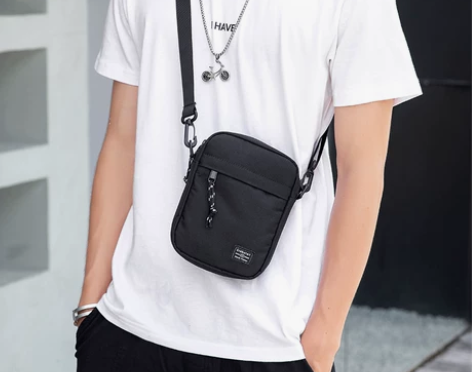 随身轻便男士单肩包斜挎包男ins小包潮牌迷...