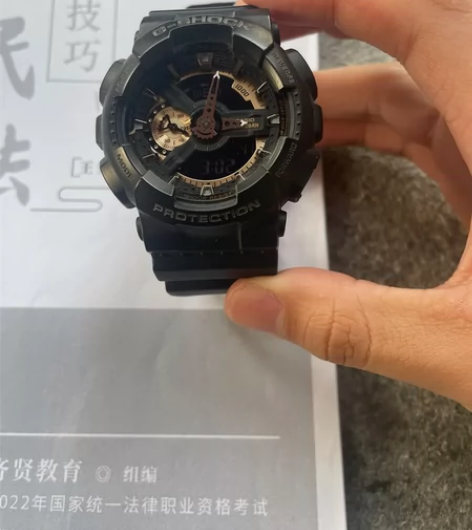 卡西欧，表和盒都在，大二时候买的，现在不需...
