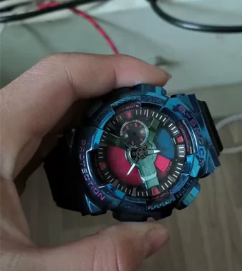 出个手表，朋友送的，听说是卡西欧的，随缘出...
