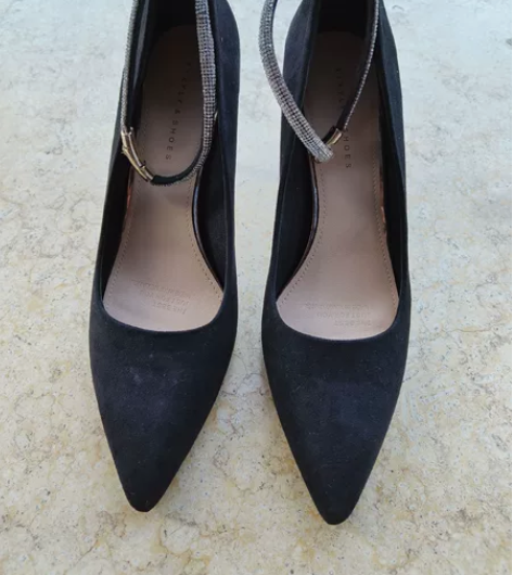 全新香香莉绑带单鞋,39码跟高8cm,酒杯...