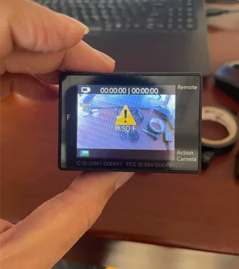 Akaso7000运动相机 配件如图 4个...