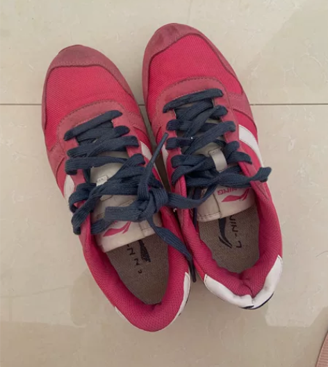 37码李宁专柜正品女款运动鞋 包裹性比较强...