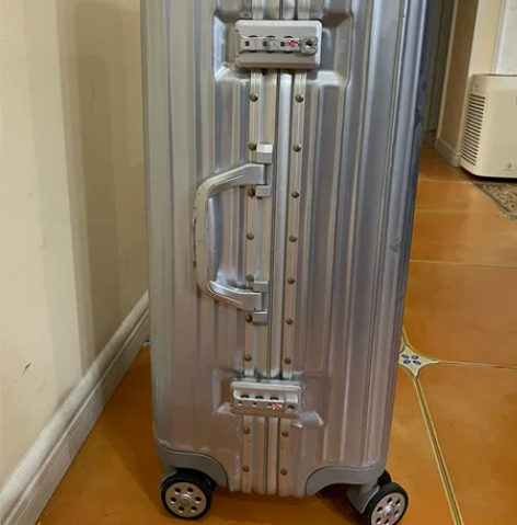 璐思迪铝框拉杆箱万向轮26寸,功能全部正常...