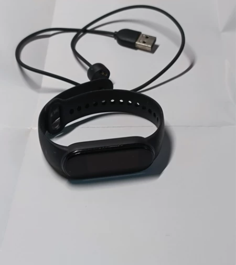 小米手环5nfc版，带充电线，功能一切正常...