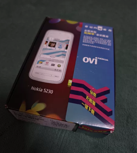 诺基亚5230全新，包装盒有轻微磨损，白色...