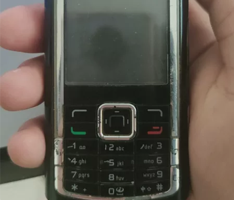 诺基亚n72 8新，送充电线，里面还有张1...