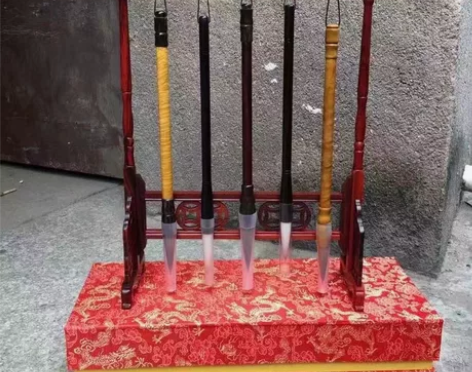 【品名】龙头笔架 【材质】大红酸枝【规格】...