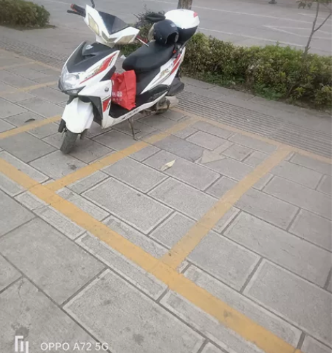 三年多的踏板摩托车，我1260元车在凤庆。...