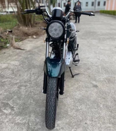 二手摩托车网红铃木复古150CC  九成新...