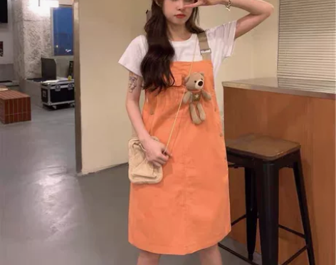 背带裙全新实体店买的吊牌还在 感兴趣的话点...