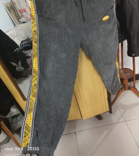 男士条绒运动裤，款式新颖，裤腿小束口，精神...