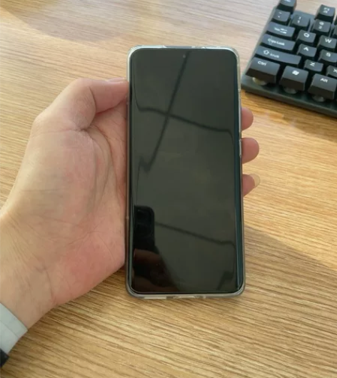 小米12手机，买来做备用机使用。很少随身携...