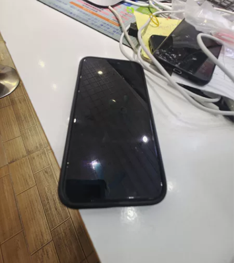 苹果11绿色国行。64g功能全好，主板靓。...