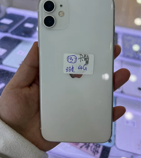 苹果11美版64内存成色如图全原装有一处磕...