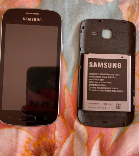 三星GT-s7572手机，电池没电了。 感...