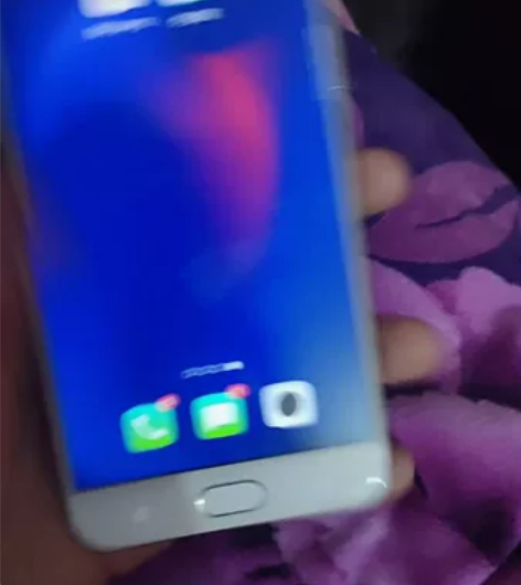 OPPO  A77 ，4+64完好，送充电...