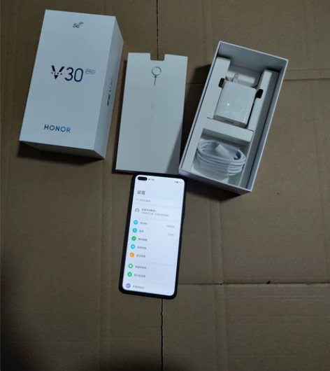 荣耀v30Pro 97新，成色还是很不错的...