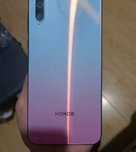 荣耀20lite，6+128g，高配版。9...