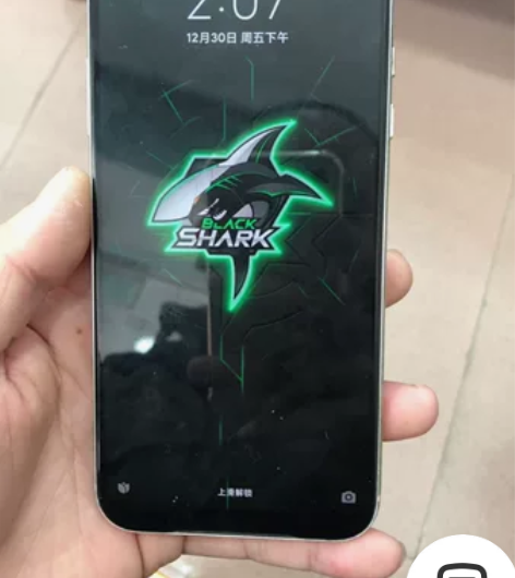 小米黑鲨游戏手机2；配置：8+128Ｇ；账...