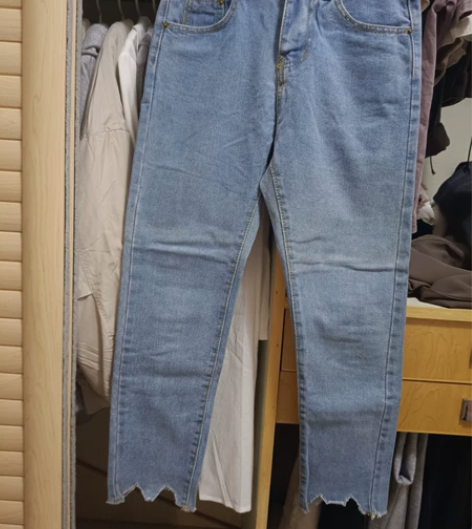 实体店入牛仔裤 几乎全新的，就是有点折痕7...