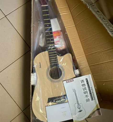 捡漏原价一千多一次没用的单板吉他初学者吉他...