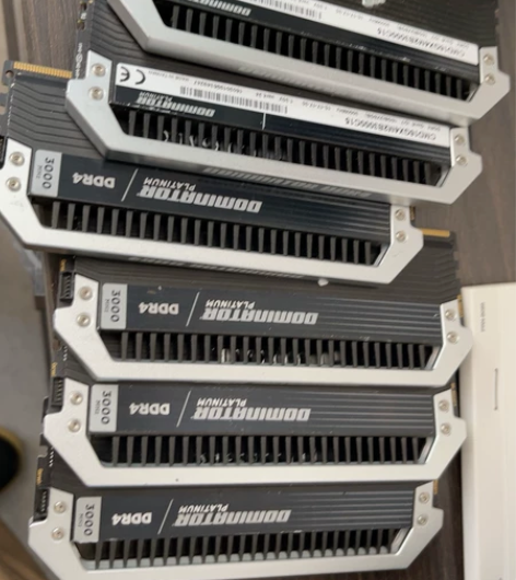 海盗船 ddr4内存 铂金 统治者 300...