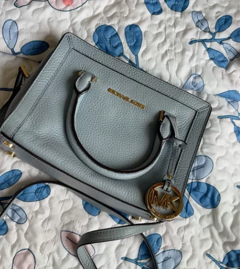 正品！MK小号斜挎包 牛皮 浅蓝色??轻微...