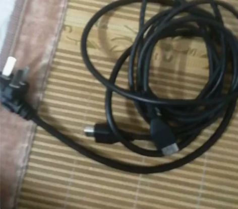 电脑电源线 和hdmi线  看着碍眼  自...