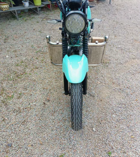 二手摩托车 铃木复古太子150cc苹果绿，...