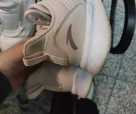 安踏运动鞋藕灰 感兴趣的话点“我想要”和我...