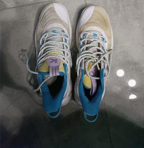 安踏水花三 41码不适合自己故出包邮发货后...