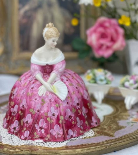 Royal Doulton 皇家道尔顿瓷偶...