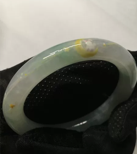 翡翠手镯瑕疵描彩绘！感觉每一只来描彩的手镯...