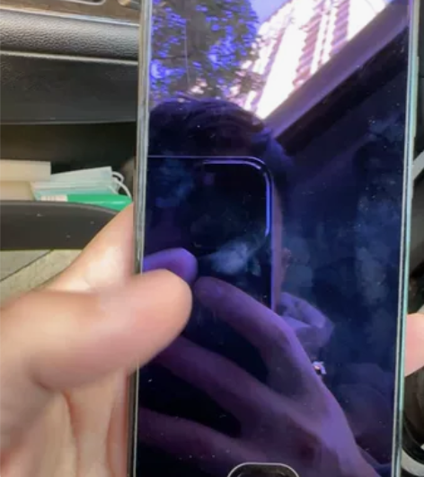 经典手机小米6，6+128陶瓷黑，放置在车...