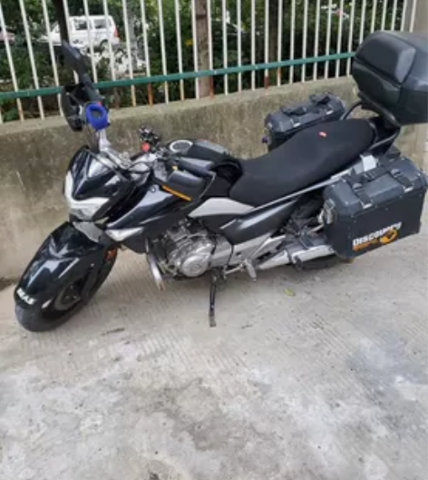 14年九月底铃木GW250摩托，三箱，护手...