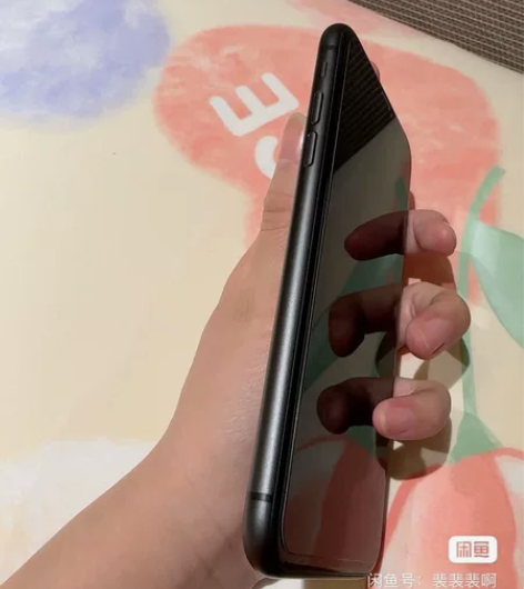 女生用的iPhone 11，外观完美无瑕疵...