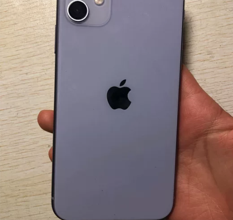 苹果11紫色美版有锁64g,电池健康84面...