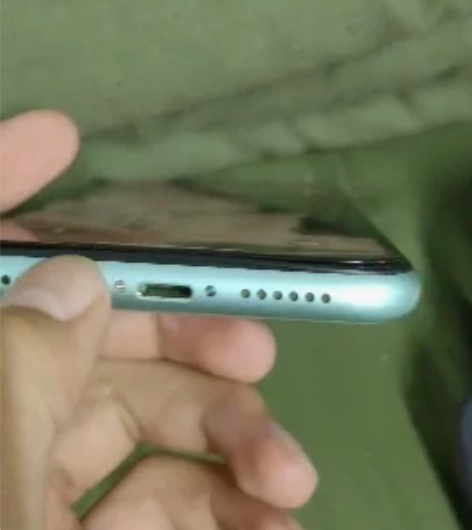 苹果11 128g换过屏幕绿色的其他的都原...